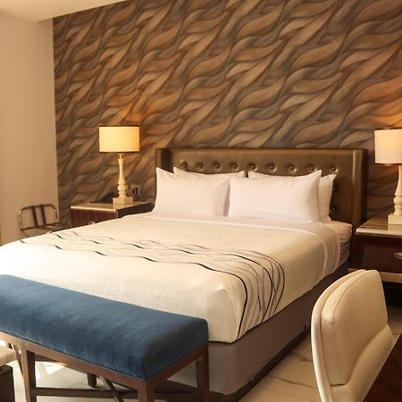 Hotel Grand One Plaza Tijuana Buitenkant foto