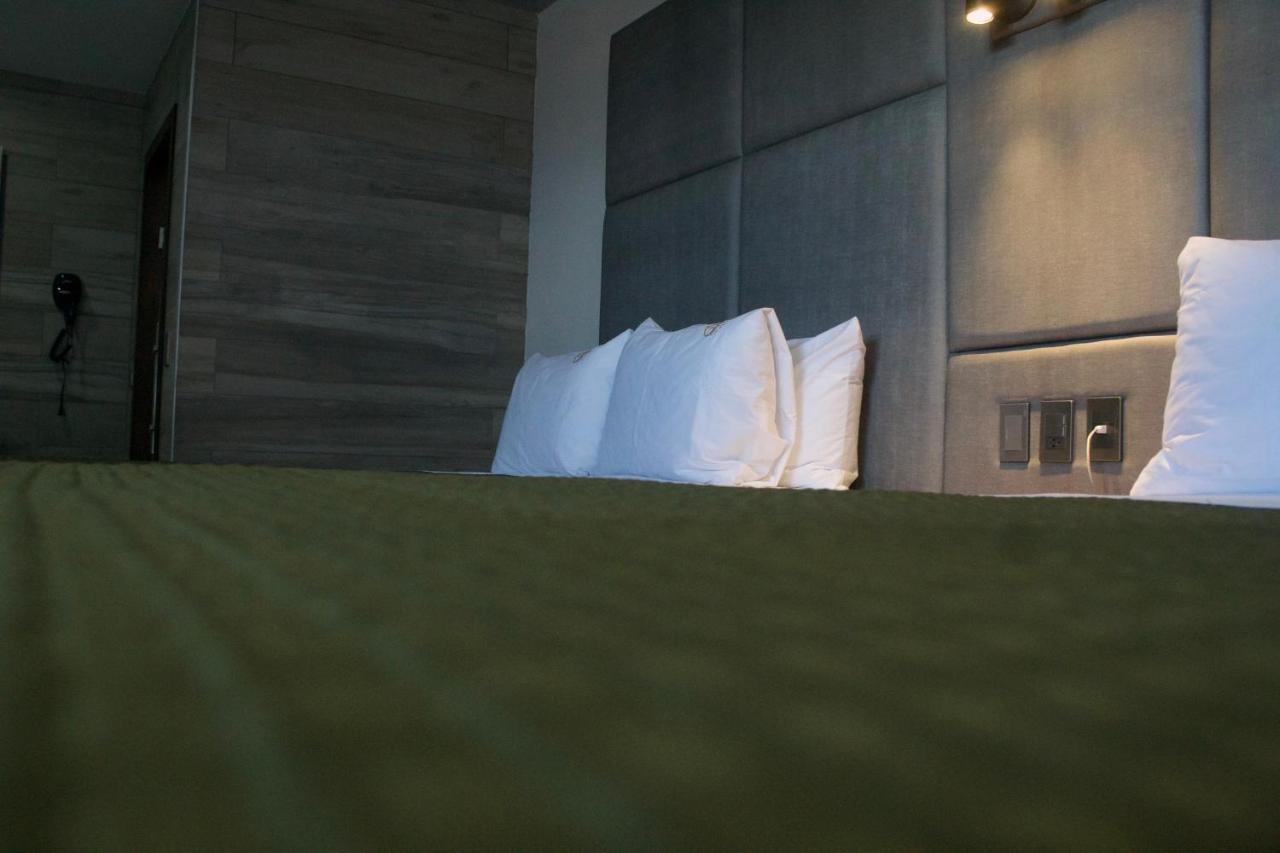 Hotel Grand One Plaza Tijuana Buitenkant foto