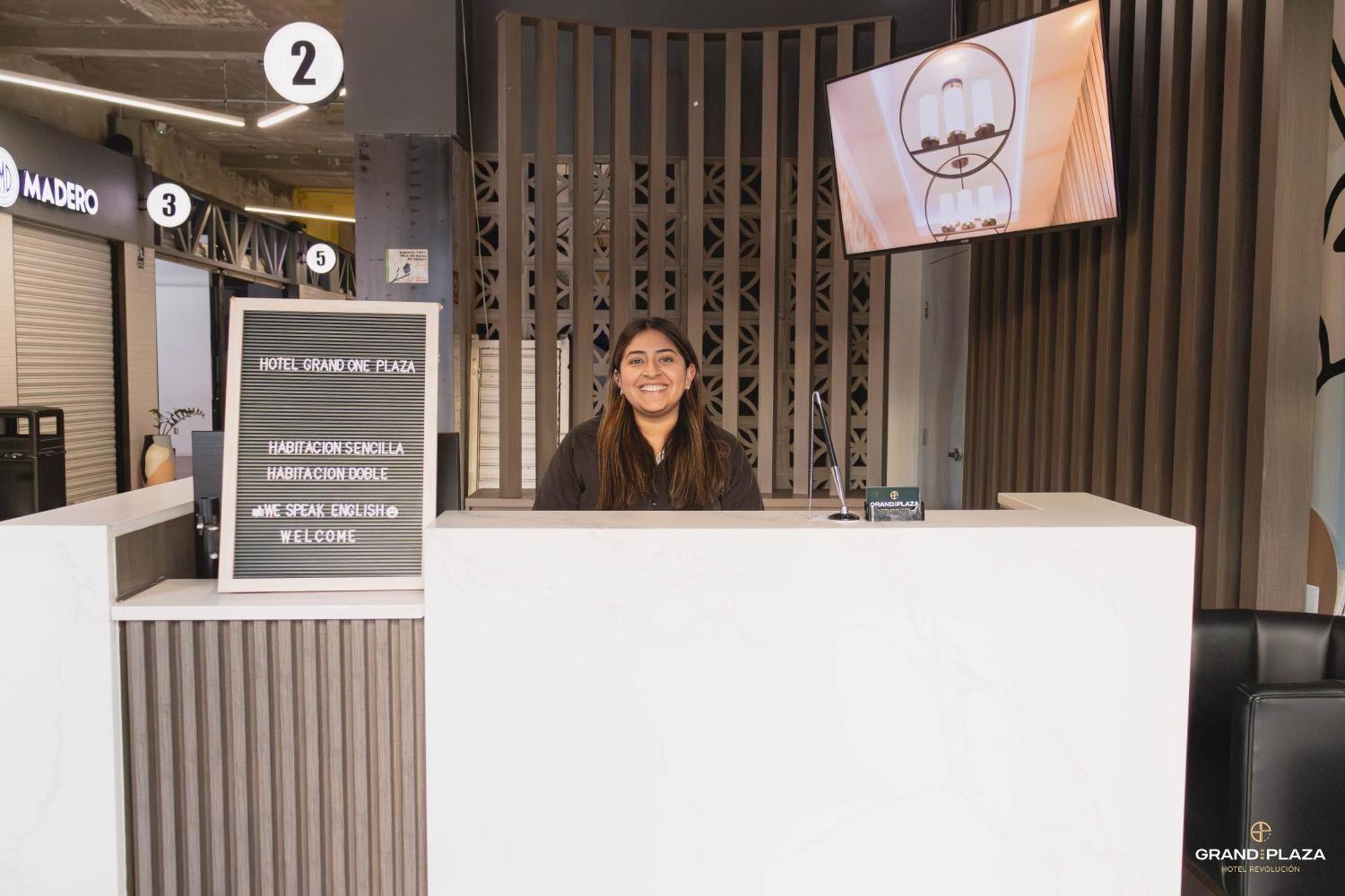 Hotel Grand One Plaza Tijuana Buitenkant foto