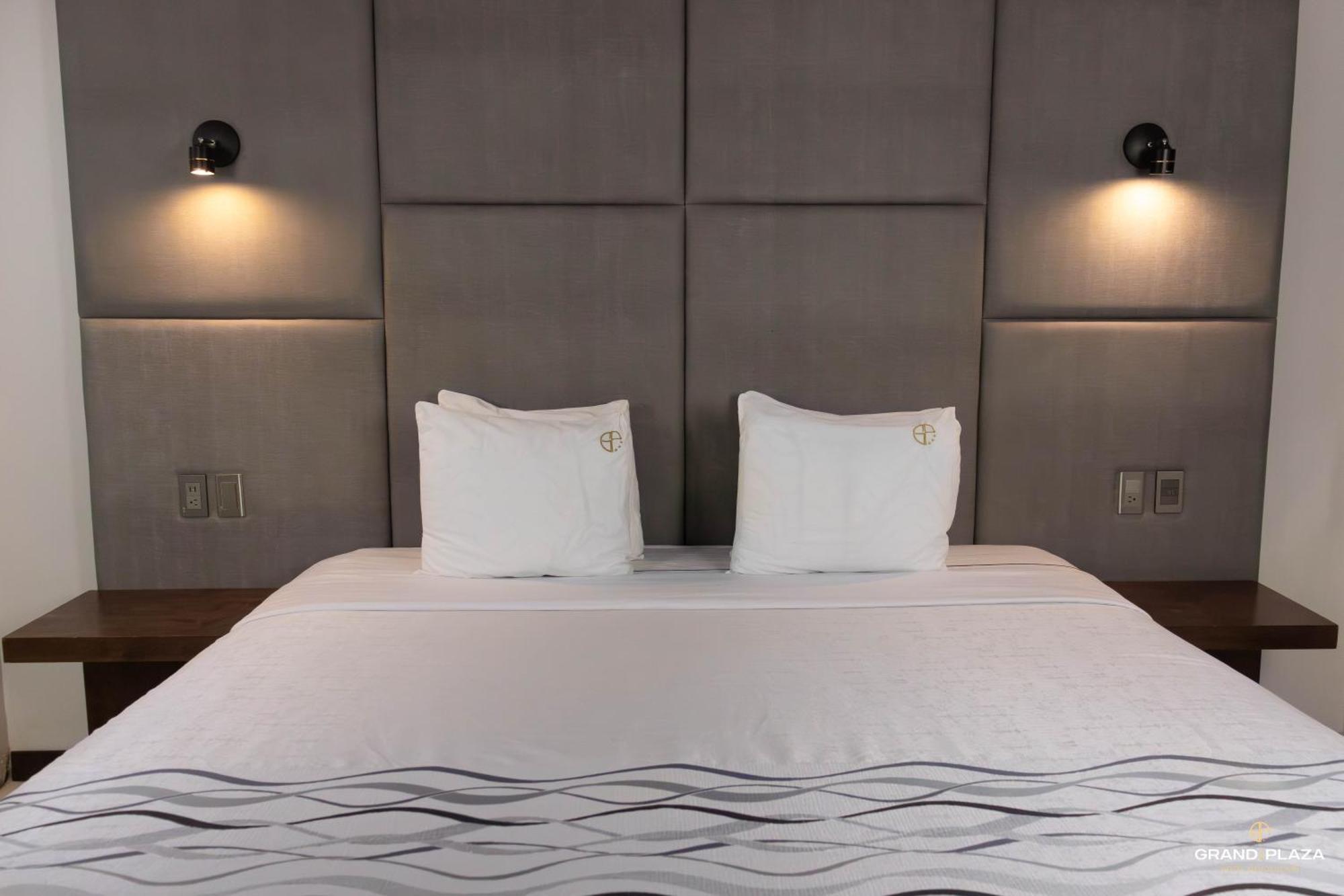 Hotel Grand One Plaza Tijuana Buitenkant foto
