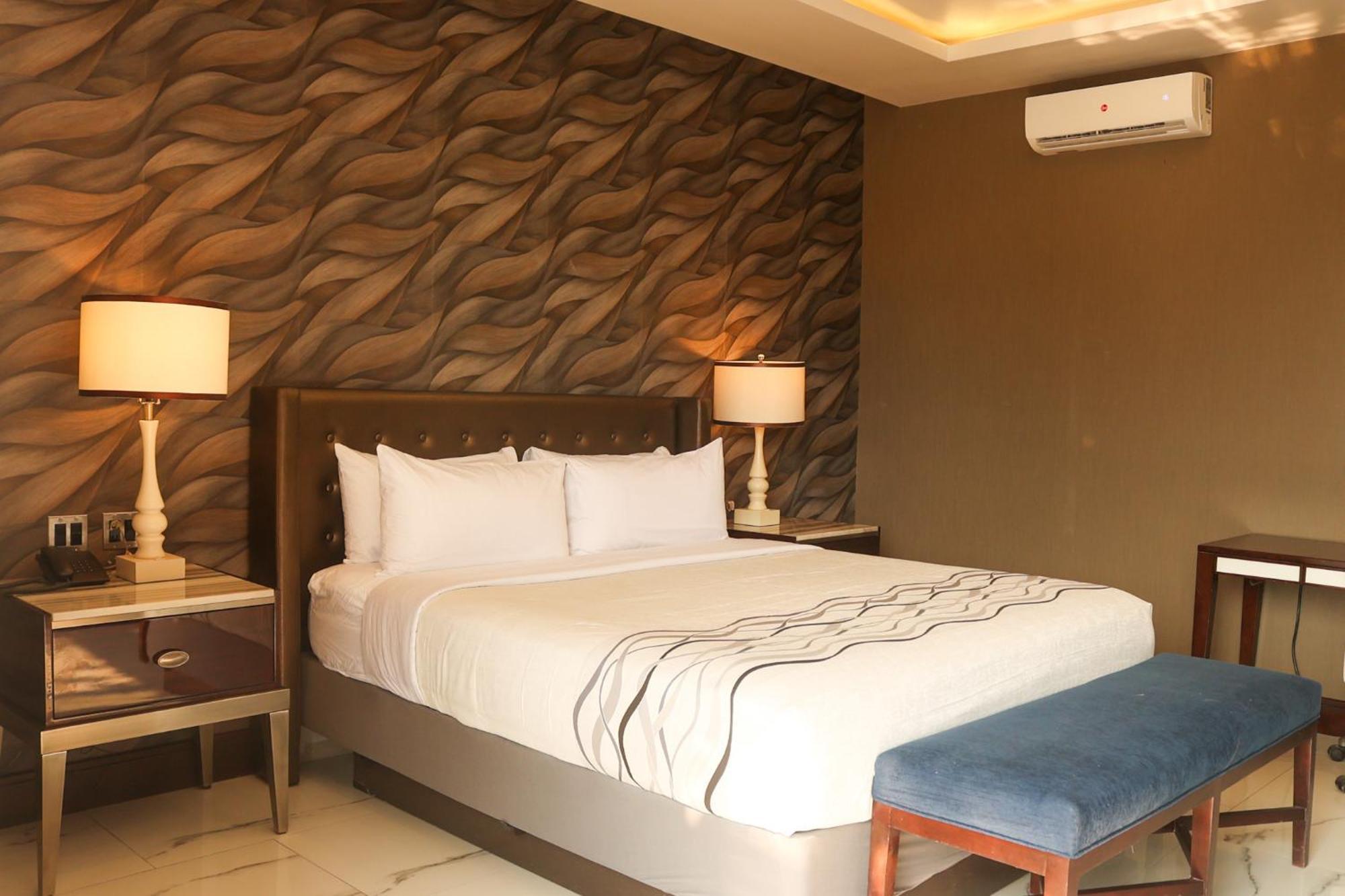 Hotel Grand One Plaza Tijuana Buitenkant foto